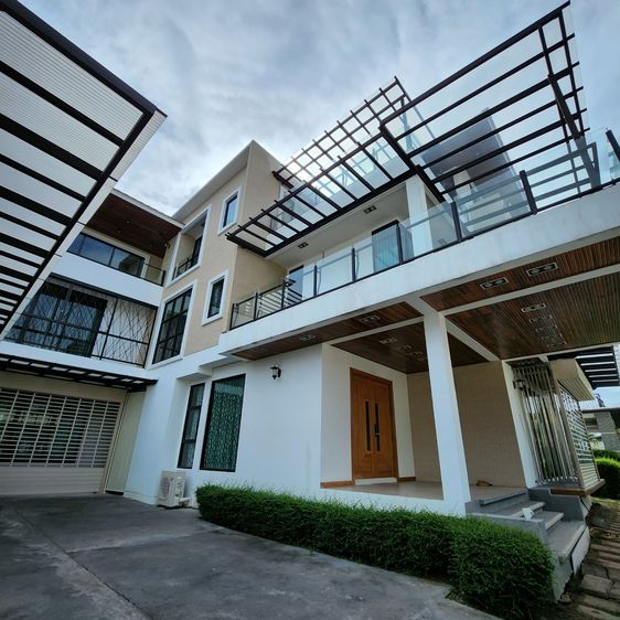 🔥บ้านใกล้รถไฟฟ้า ถนนสุขุมวิท🔥 9 ห้องนอน ขนาด 800 ตร.ม.