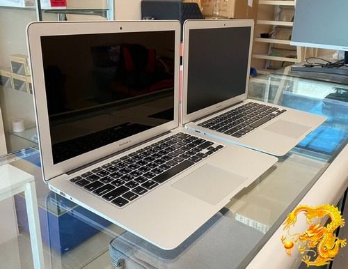 มี MacBook Air 13 CoreI5 1.8GHz Ram8GB SSD128GB จอ 13 นิ้ว(1440x900) สภาพกิ๊บ ๆ มาขายครับพี่น้อง
