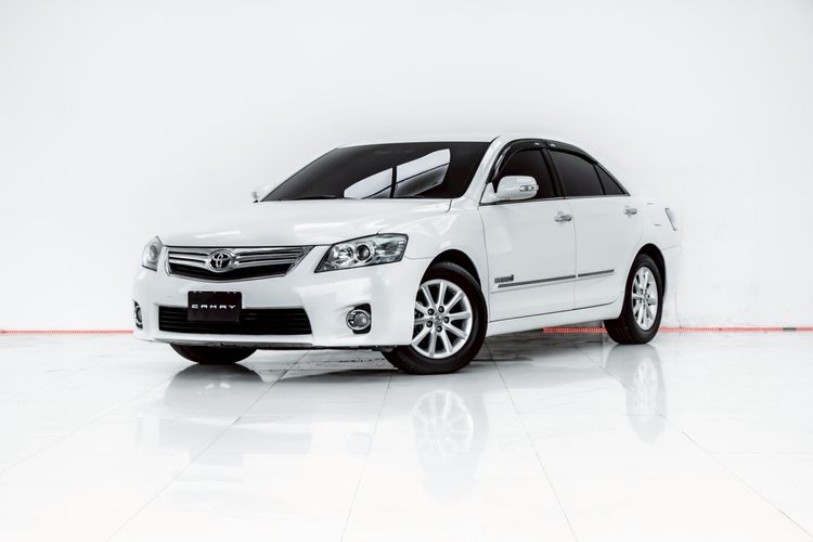 รถ Toyota Camry 2.4 Hybrid สี ขาว