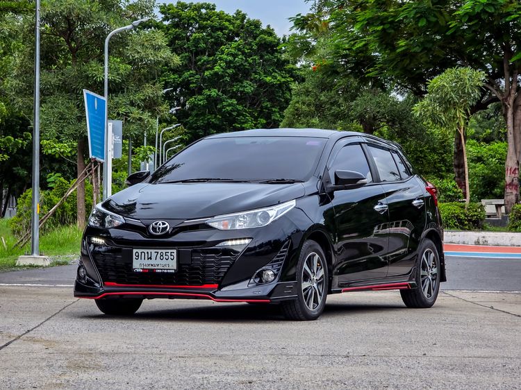 รถ Toyota Yaris 1.2 G สี ดำ