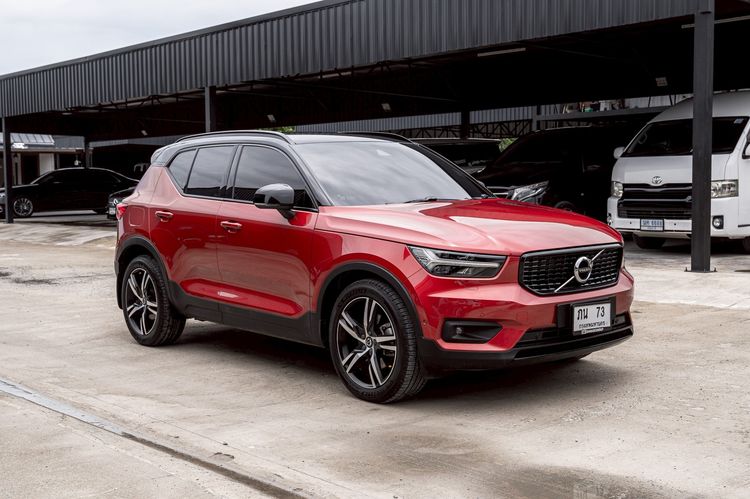 Volvo XC40 2019 2.0 T5 R-Design 4WD Sedan เบนซิน แดง รูปที่ 3