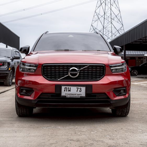 Volvo XC40 2019 2.0 T5 R-Design 4WD Sedan เบนซิน แดง รูปที่ 2