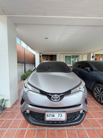 รถ Toyota C-HR 1.8 Mid สี เทา