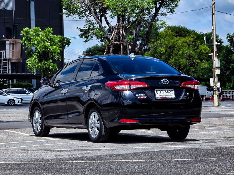 Toyota Yaris ATIV 2017 1.2 E Sedan เบนซิน ไม่ติดแก๊ส เกียร์อัตโนมัติ ดำ รูปที่ 4