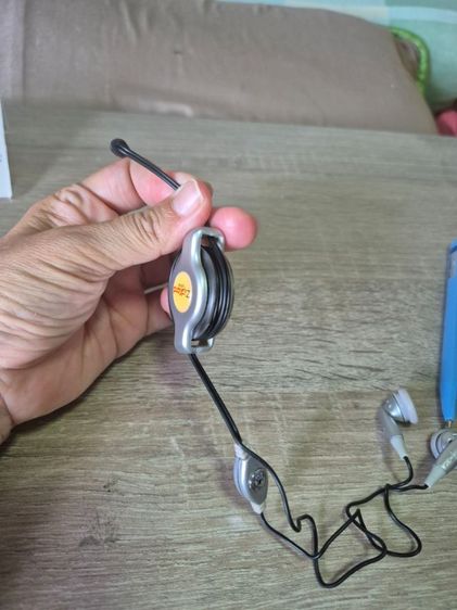  หูฟัง ZipKord Cables แบรนด์แท้จากอเมริกา  มือสองแต่ยังไม่เคยผ่านการใช้งาน สายม้วนเก็บอัตโนมัติ พกง่ายมาก
 รูปที่ 3
