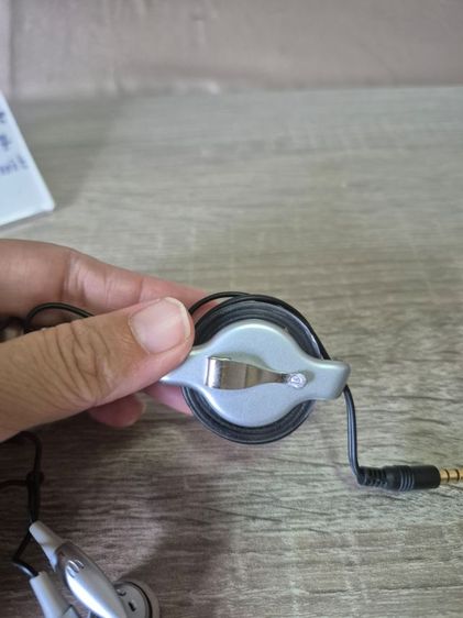 อื่นๆ  หูฟัง ZipKord Cables แบรนด์แท้จากอเมริกา  มือสองแต่ยังไม่เคยผ่านการใช้งาน สายม้วนเก็บอัตโนมัติ พกง่ายมาก
