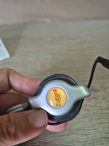  หูฟัง ZipKord Cables แบรนด์แท้จากอเมริกา  มือสองแต่ยังไม่เคยผ่านการใช้งาน สายม้วนเก็บอัตโนมัติ พกง่ายมาก
 รูปที่ 2
