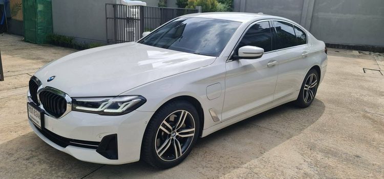 รถ BMW Series 5 530e สี ขาว