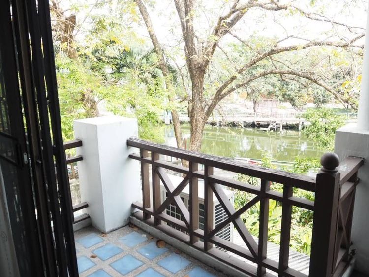 คุ้มสุด ขายบ้านริมน้ำ สุขุมวิท77 ที่ดิน28ตร.ว บ้านทาวโฮมริมน้ำ อ่อนนุช21 บ้านสวยร่มรื่นใจกลางเมือง ใกล้ Makro อ่อนนุช 700ม. ใกล้โรงเรียนนานา