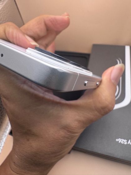ขาย Samsung s26plus ram12 rom256g มีตำหนิที่บอดี้ที่มุม ตามรูป ไม่ล็อครายเดือน ใช้งานปกติ อุปกรณ์ครบกล่อง หมดประกัน ราคา 24900 บาท รูปที่ 15