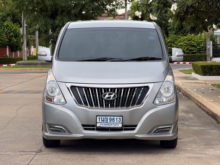 Hyundai H-1 2018 2.5 Deluxe Van ดีเซล ไม่ติดแก๊ส เกียร์อัตโนมัติ บรอนซ์เงิน รูปที่ 2
