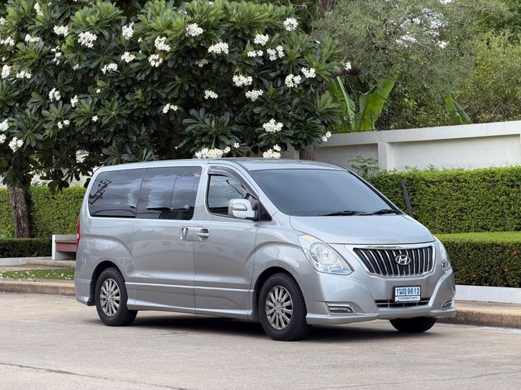 รถ Hyundai H-1  2.5 Deluxe สี บรอนซ์เงิน