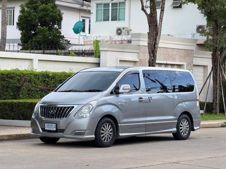 Hyundai H-1 2018 2.5 Deluxe Van ดีเซล ไม่ติดแก๊ส เกียร์อัตโนมัติ บรอนซ์เงิน รูปที่ 3