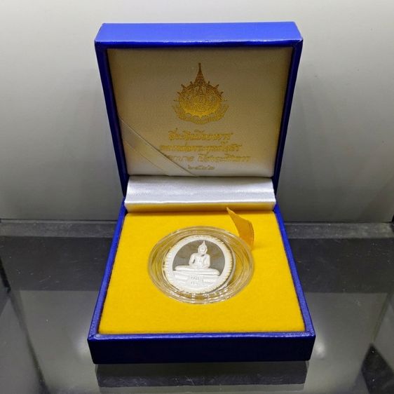 เหรียญพระพุทธโสธร ภปร เนื้อเงินขัดเงา ที่ระลึกเปิดอาคารหลวงพ่อพระพุทธโสธร โรงพยาบาลเมืองฉะเชิงเทรา ปี 2542 พร้อมกล่อง