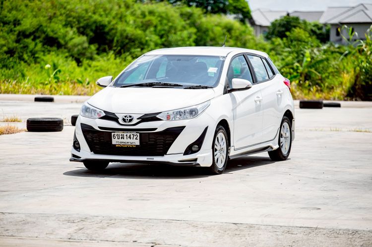 รถ Toyota Yaris ATIV 1.2 Entry สี ขาว