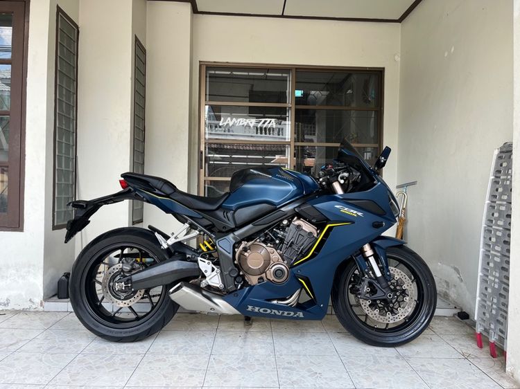 CBR650 2022 Honda CBR 650R สวยใสเริ่มต้นฟรีดาวน์