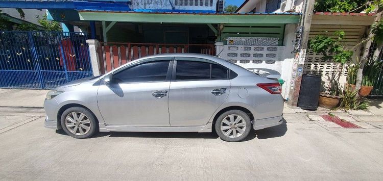 รถ Toyota Vios 1.5 E สี บรอนซ์เงิน