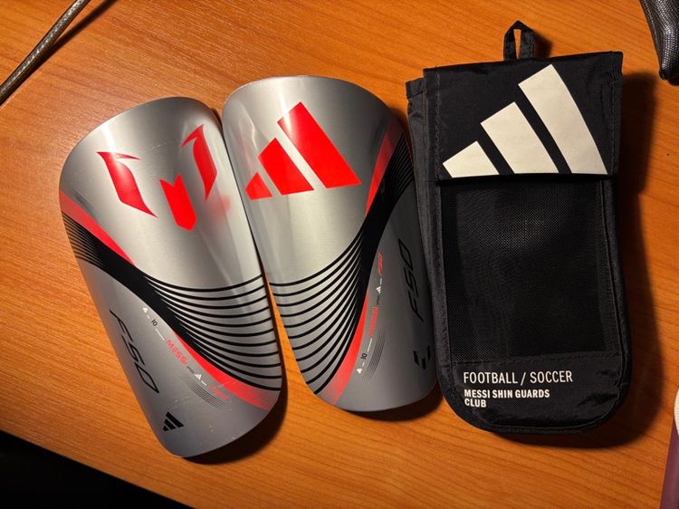 สนับแข้ง Adidas Messi Size L