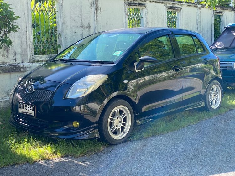รถ Toyota Yaris 1.5 E สี ดำ