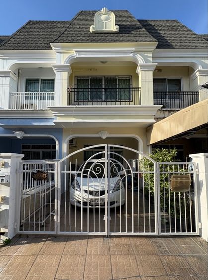 บ้านทาวน์โฮม 2 ชั้น หมู่บ้านปริญลักษณ์ ไลท์ พระราม 5