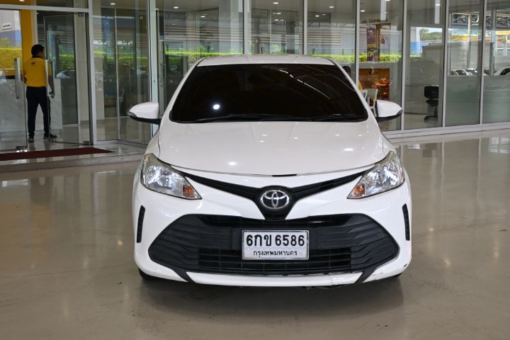 รถ Toyota Vios 1.5 J สี ขาว
