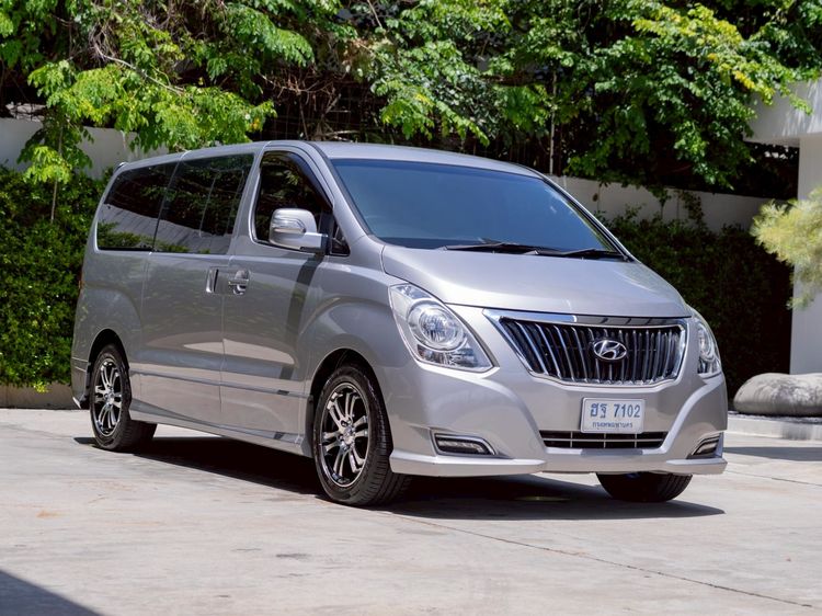 รถ Hyundai H-1  2.5 Elite สี บรอนซ์เงิน