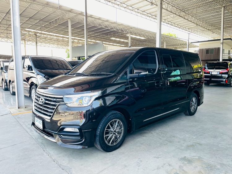 HYUNDAI H1 2.5 DELUXE ปี 2021 รถสวย มือแรกออกห้าง สภาพพร้อมใช้ ไมล์น้อย 5 หมื่น TOP ประตูไฟฟ้า ฝาท้ายไฟฟ้า รับประกันตัวถังสวย