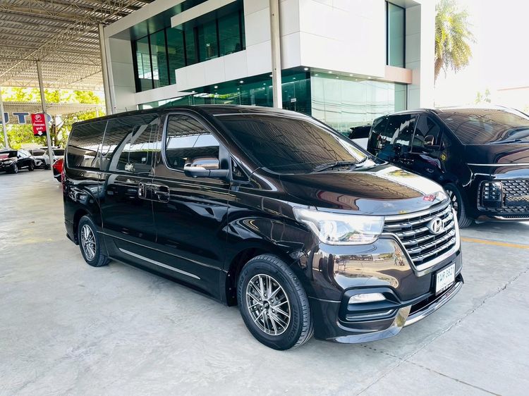 Hyundai H-1 2021 2.5 Deluxe Van ดีเซล ไม่ติดแก๊ส เกียร์อัตโนมัติ น้ำตาล รูปที่ 2