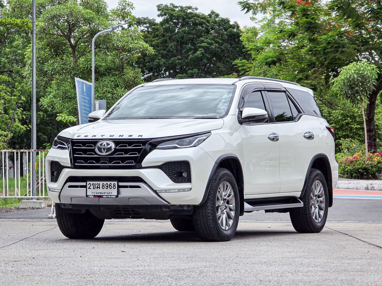 รถ Toyota Fortuner 2.4 G สี ขาว