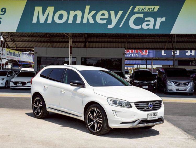 รถ Volvo XC60 2.0 D4 สี ขาว