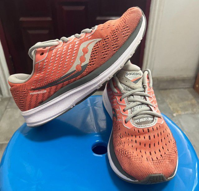 ขายถูก Saucony Ride13 size 38-24cm สภาพสวย นุ่ม เบาใส่สบาย ของแท้ 