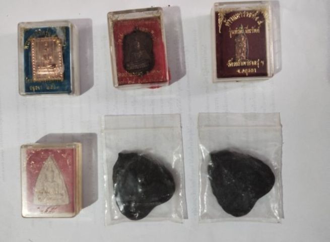 แบ่งปันของดีครับวัตถุมงคลวัดหน้าพระเมรุ
 รูปที่ 3