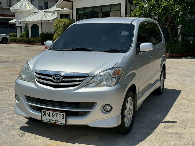 รถ Toyota Avanza 1.5 S สี บรอนซ์เงิน