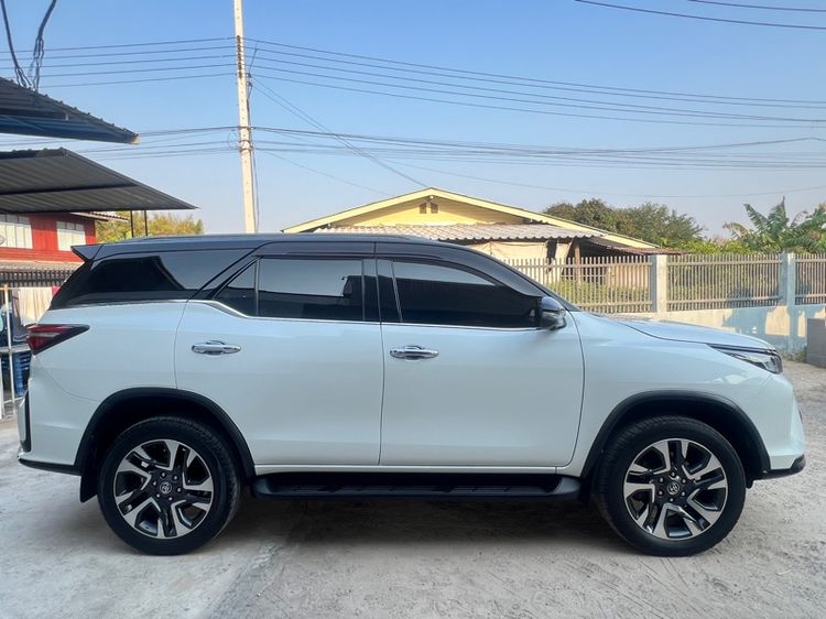 Toyota Fortuner 2021 2.8 Legender Black Top 4WD ดีเซล ไม่ติดแก๊ส เกียร์อัตโนมัติ ขาว