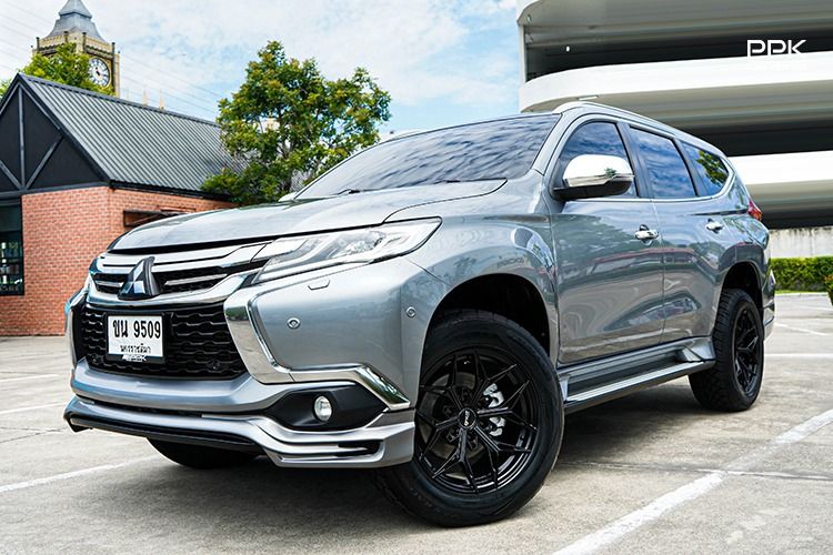 รถ Mitsubishi Pajero Sport 2.4 GT สี เทา