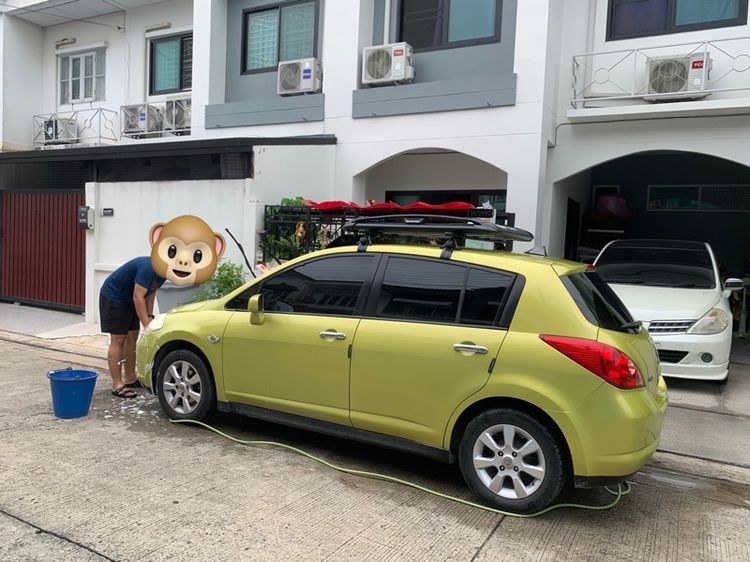 รถ Nissan Tiida 1.6 G สี เขียว