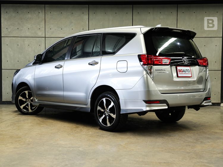 Toyota Innova 2022 2.8 Crysta Premium Utility-car ดีเซล ไม่ติดแก๊ส เกียร์อัตโนมัติ บรอนซ์เงิน รูปที่ 3