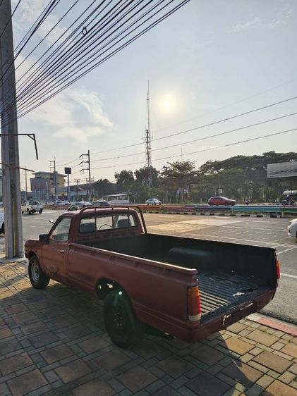 รถ Nissan BIG-M 2.5 Super GL สี แดง