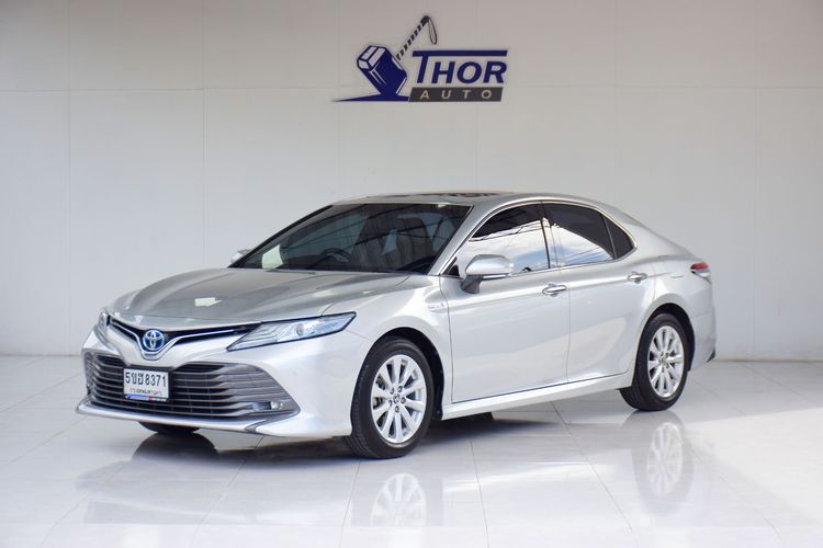 รถ Toyota Camry 2.5 Hybrid สี บรอนซ์เงิน