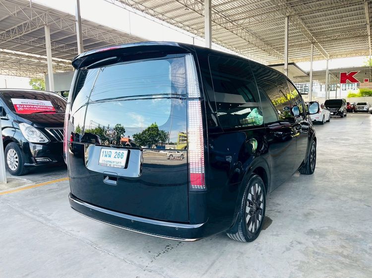 Hyundai Staria 2023 PREMIUM 2.2 Van ดีเซล ไม่ติดแก๊ส เกียร์อัตโนมัติ ดำ รูปที่ 4