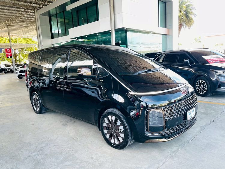 Hyundai Staria 2023 PREMIUM 2.2 Van ดีเซล ไม่ติดแก๊ส เกียร์อัตโนมัติ ดำ รูปที่ 2