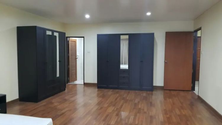 ตกแต่งครบ ขาย คอนโดบางนา คอมเพล็กซ์ 3 ห้องนอน 3 ห้องน้ำ ขนาด 189.97 ตร.ม. ย่านบางนา รูปที่ 4