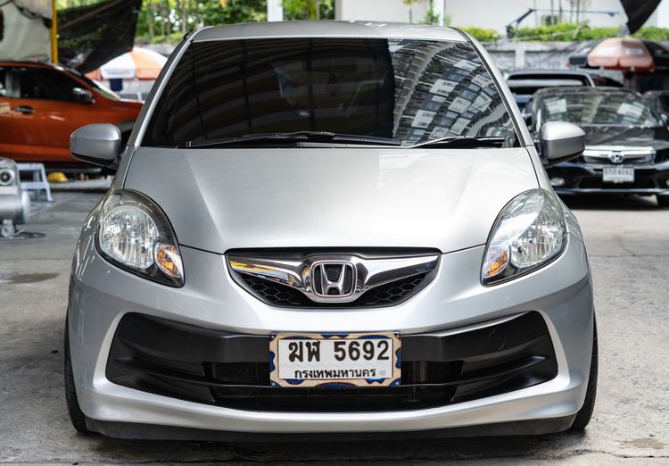 รถ Honda Brio 1.2 V สี เทา