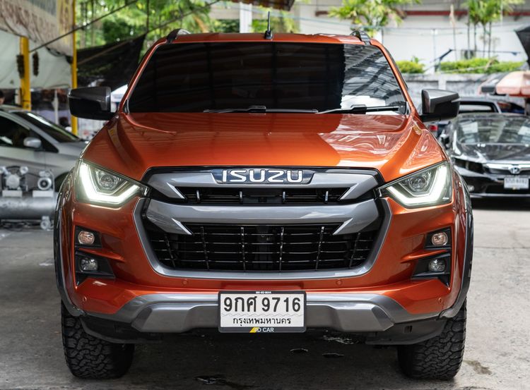 รถ Isuzu D-MAX 3.0 Vcross M 4WD สี ส้ม