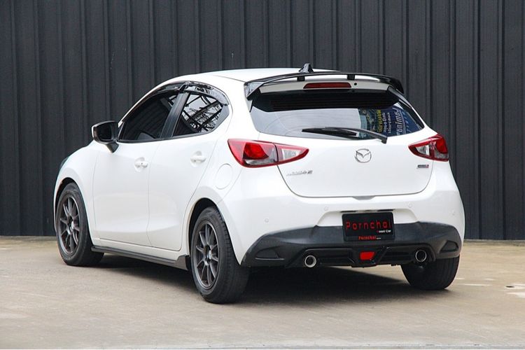 Mazda Mazda 2 2015 1.5 XD Sports High Plus Sedan ดีเซล ไม่ติดแก๊ส เกียร์อัตโนมัติ ขาว รูปที่ 4