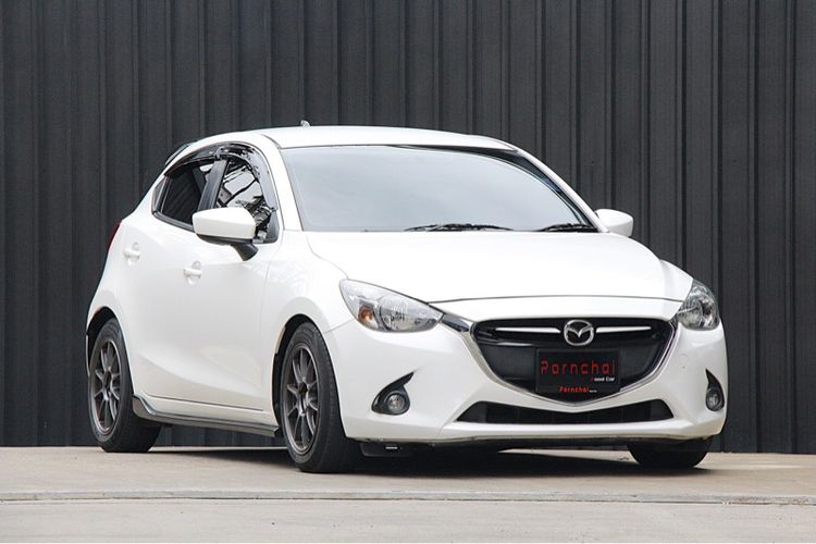 Mazda Mazda 2 2015 1.5 XD Sports High Plus Sedan ดีเซล ไม่ติดแก๊ส เกียร์อัตโนมัติ ขาว รูปที่ 3