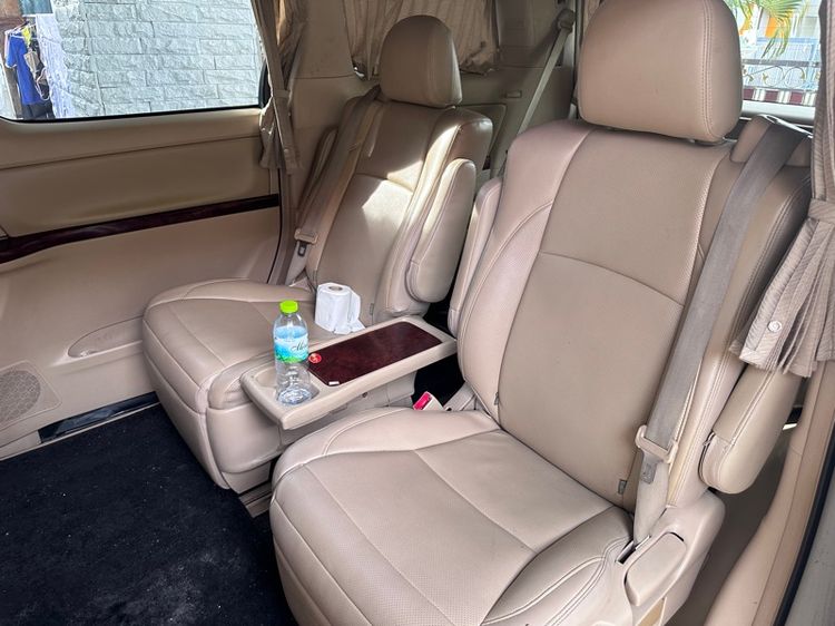 รถ Toyota Vellfire 2.4 V สี ขาว