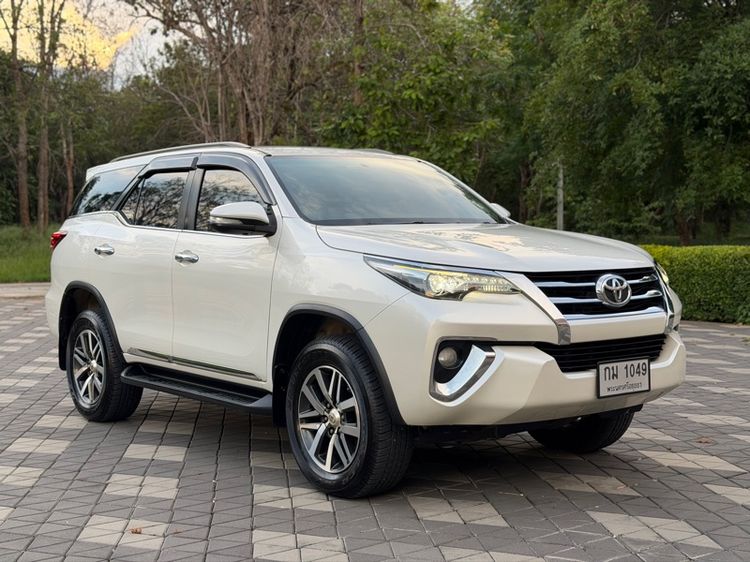 Toyota Fortuner 2016 2.4 V Utility-car ดีเซล ไม่ติดแก๊ส เกียร์อัตโนมัติ ขาว