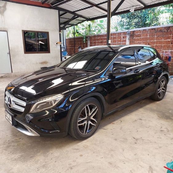 รถ Mercedes-Benz GLA-Class GLA200 สี ดำ