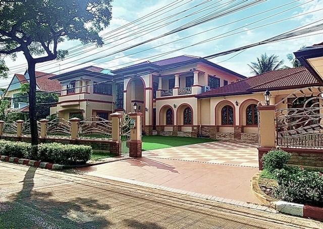 Land and Houses ตกแต่งครบ 2024 คฤหาสน์หรู รีโนเวทใหม่ พร้อมเข้าอยู่ หมู่บ้าน มัณฑนา พระยาสุเรนทร์ 26 รูปที่ 3